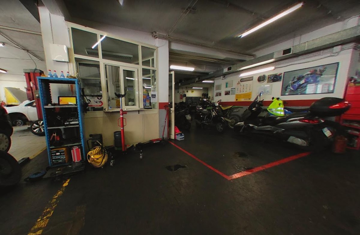 Interno officina Auto-officina Roma