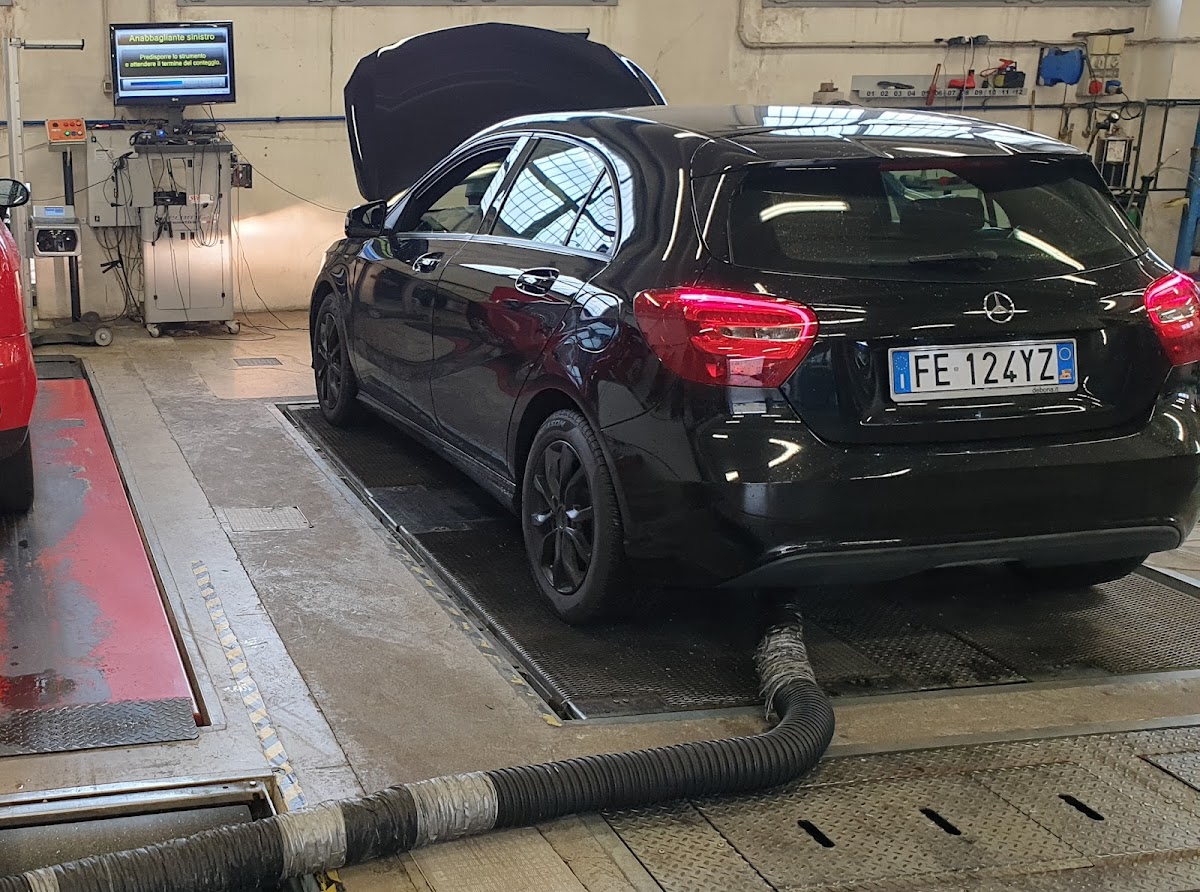 Interno Autofficina Bernardele Giuseppe