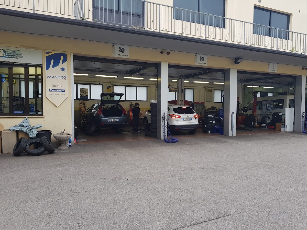 Autofficina Trevisan Snc attrezzature