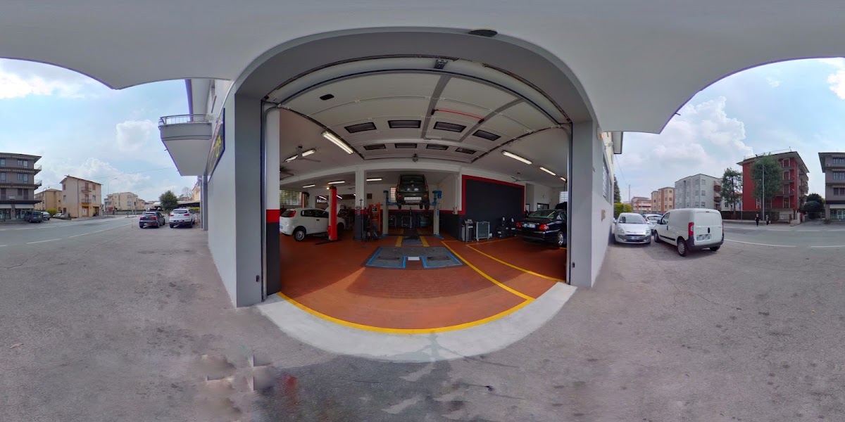 Interno Officina Rosa Di Rosa Ivan