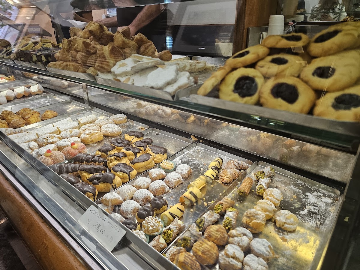 Interno officina Parenti